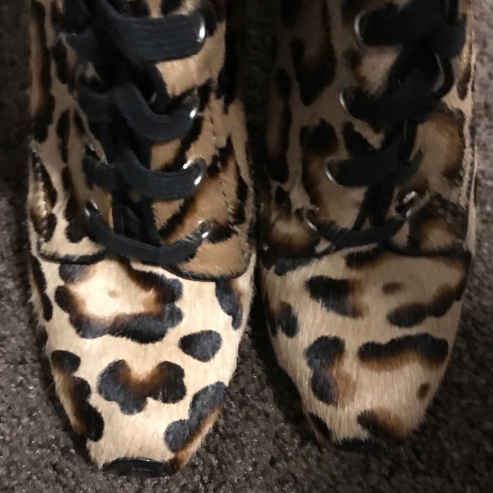 Giambattista Valli Cheetah Print Mid boots⚜ - Picture 5 of 7
